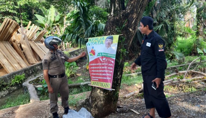 Dinilai Melanggar, Bawaslu Palopo Tertibkan APK Salah Satu Calon Presiden