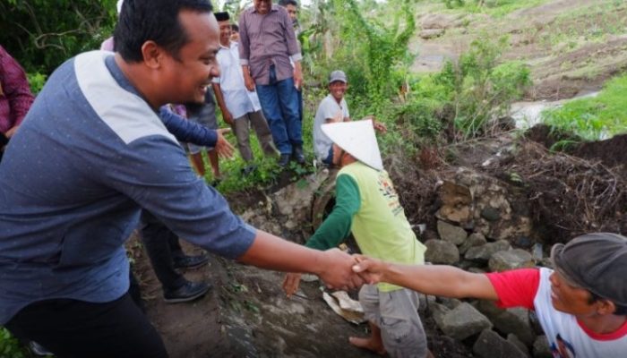 Wagub Sulsel Tinjau Irigasi Topa Yang Rusak Karena Banjir