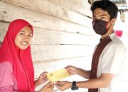 Gunakan Dana BOS, SMAN 6 Luwu Door to Door Bagikan Masker Kepada Guru dan Siswa