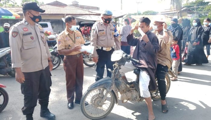 Dapat Bantuan Masker Dari Kwarnas Gerakan Pramuka, Kwarcab Luwu Bagikan ke Warga