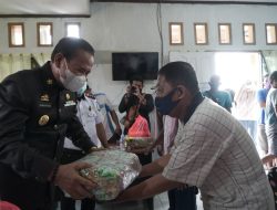 Bupati Luwu Serahkan Bantuan  Kepada Korban Bencana Banjir di Kecamatan Bua