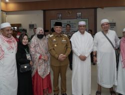 Dengan Rasa Haru, Bupati Sambut Kedatangan Jemaah Haji Kabupaten Luwu