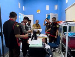 Breaking News, Penyidik Kejari Geledah Kantor PDAM Luwu, Sita Ratusan Dokumen