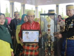 Hardiknas, Bupati Luwu Beri Penghargaan SMPN 1 Bua Sebagai Juara 1 Lomba Sekolah Sehat