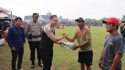 Partai Semifinal Kapolres Cup III Luwu, Panitia Gelar Games Bagi Penonton, Berhadiah Sepatu Bola Dan Jersey