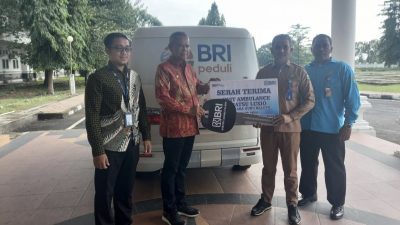 BRI Cabang Palopo Serahkan Bantuan Satu Unit Mobil Ambulance ke RSUD Batara Guru