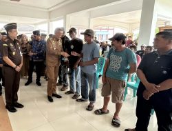 Bupati Luwu Serahkan Bantuan Hand Traktor, Kelompok Tani : Terima Kasih Pak Bupati Karena Peduli Pada Petani