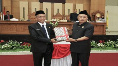 Asisten III Pemkab Luwu Serahkan Ranperda APBD Perubahan 2023 ke DPRD Luwu