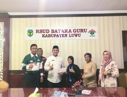 Direktur Beserta Manajemen RSUD Batara Guru Berikan penghargaan Kepada Pimpinan dan petugas UTD