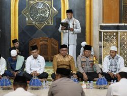 Asrul Sani Hadiri Isra Mi’raj Nabi Muhammad SAW di Masjid Agung Palopo