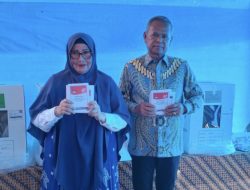 Basmin Mattayang Bersama Istri Mencoblos di TPS 10 Senga Selatan