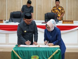 Pj Walikota dan Ketua DPRD Palopo Tandatangani Kepetusan Bersama Penarikan Ranperda Inisiatif DPRD Palopo