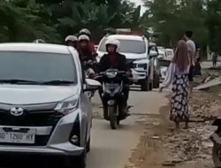 Paska Banjir, Warga Suli Minta Sumbangan di Pinggir Jalan