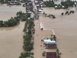 Warga Korban Bencana Banjir Kekurangan Bantuan, Banyak, Hanya Lewat Depan Mata