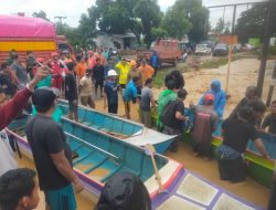 Bantu Evakuasi Warga Suli, Pemdes Seppong, Kirim 3 Unit Perahu, 1 Unit Ambulance dan 500 Nasi Kotak