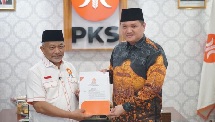 Serahkan Rekomendasi, Presiden PKS Instruksikan Kader All Out Menangkan ABM-Rahmat di Pilkada Luwu