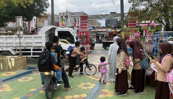 Orang Tua Siswa SD 22 Belopa Keluhkan Mobil Dump Truck Yang Lalu Lalang Dalam Halaman Sekolah