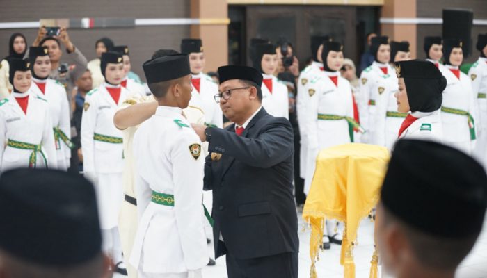 Pj Walikota Palopo Kukuhkan Paskibraka Kota Palopo 2024